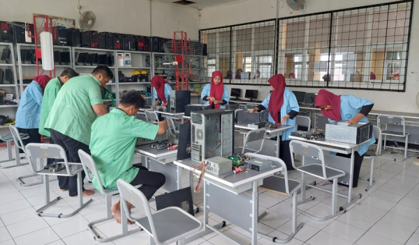Pelaksanaan Ujikom Teknik Komputer Jaringan